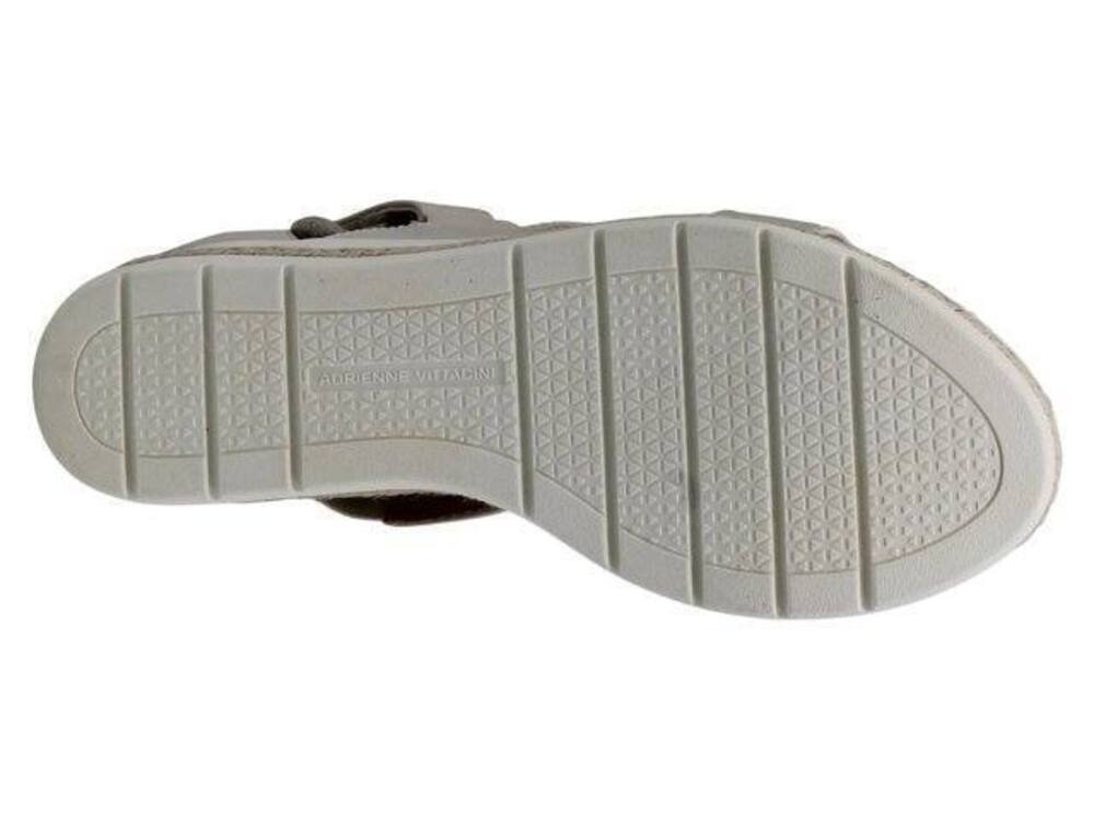 NWT Adrienne Vittadini - Ivory Nick Wedge Sandal - 10